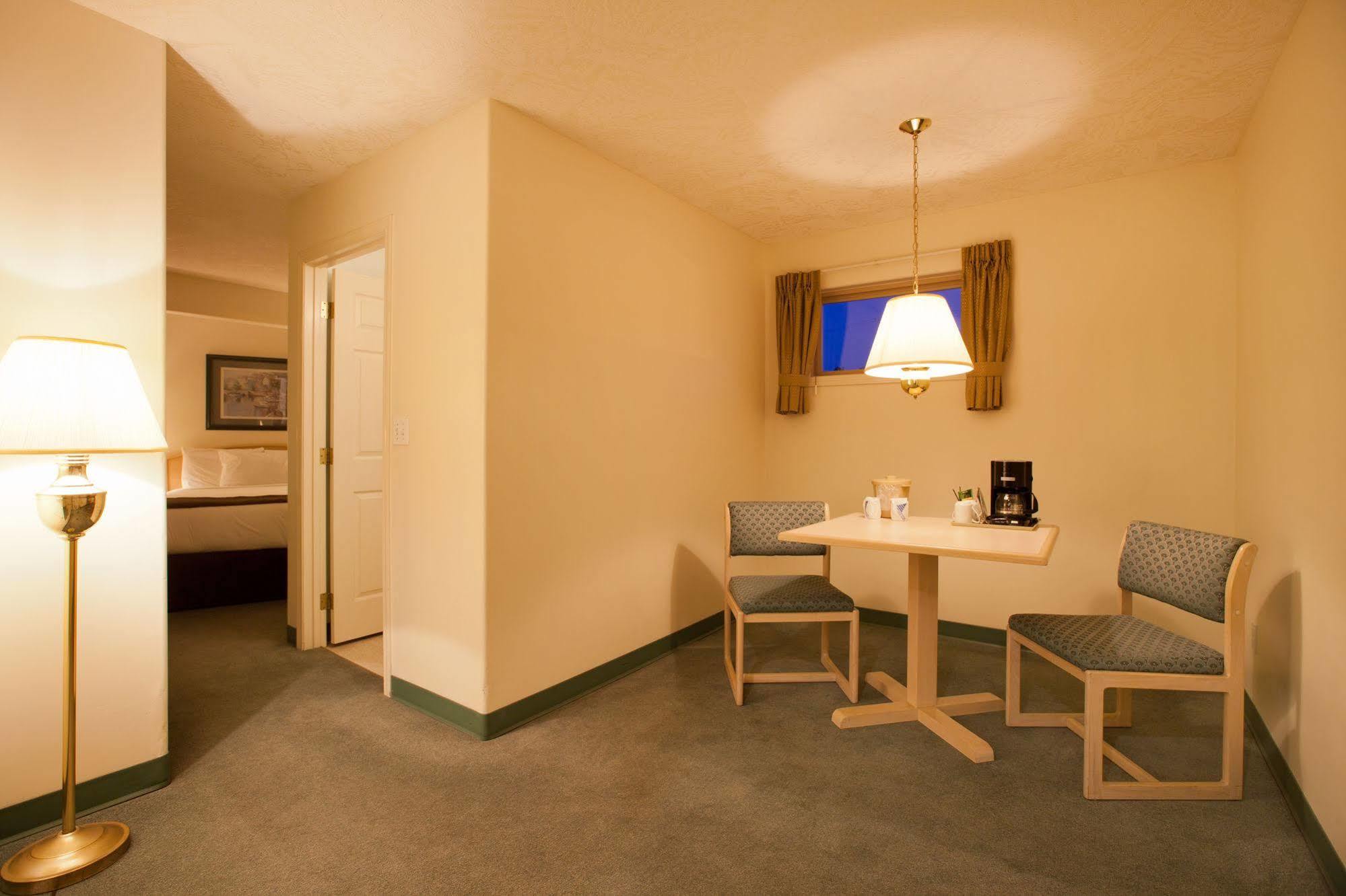 Coast Parksville Hotel 외부 사진